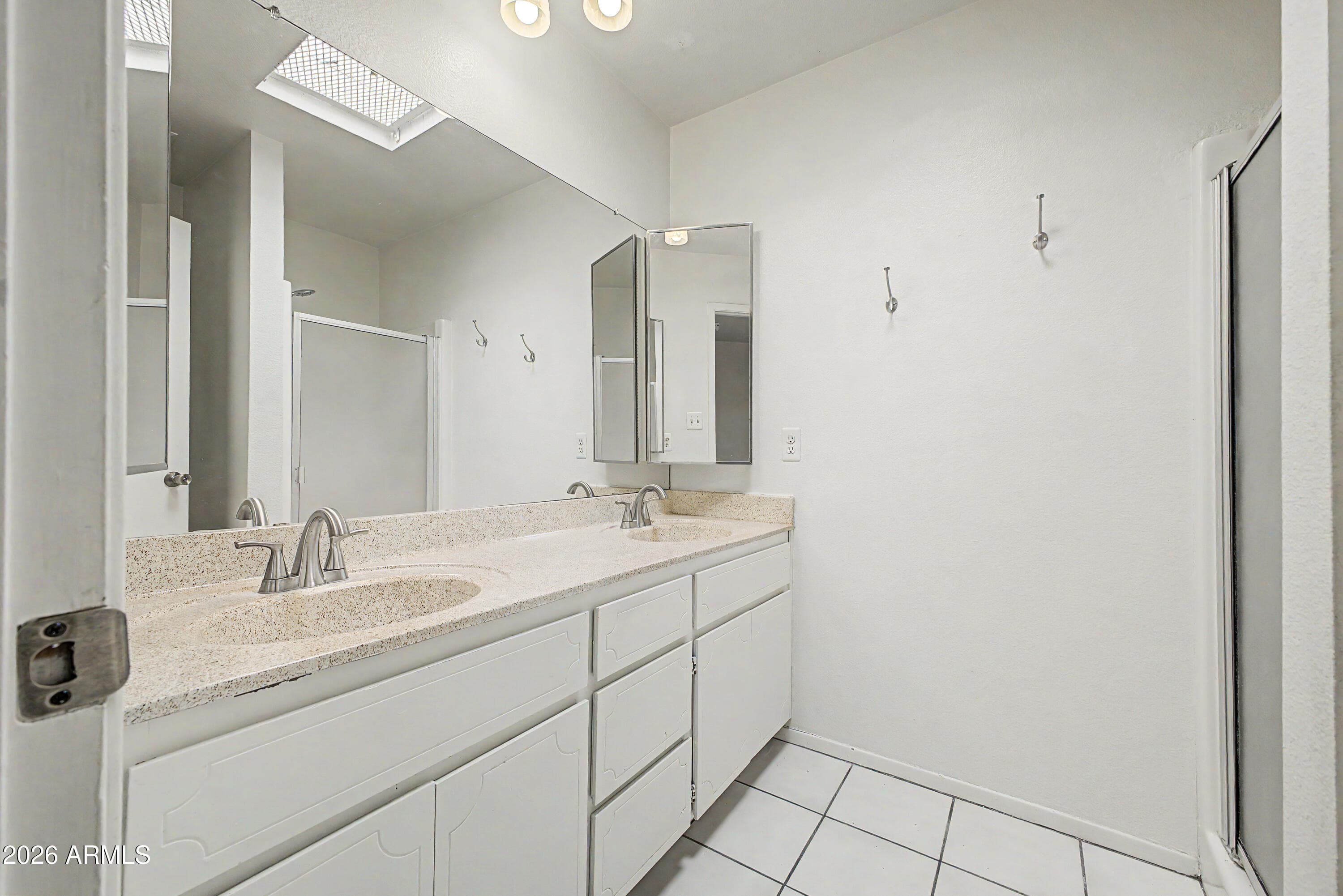 827 S HACIENDA Drive, Tempe, AZ 85281 — photo 4 of 22