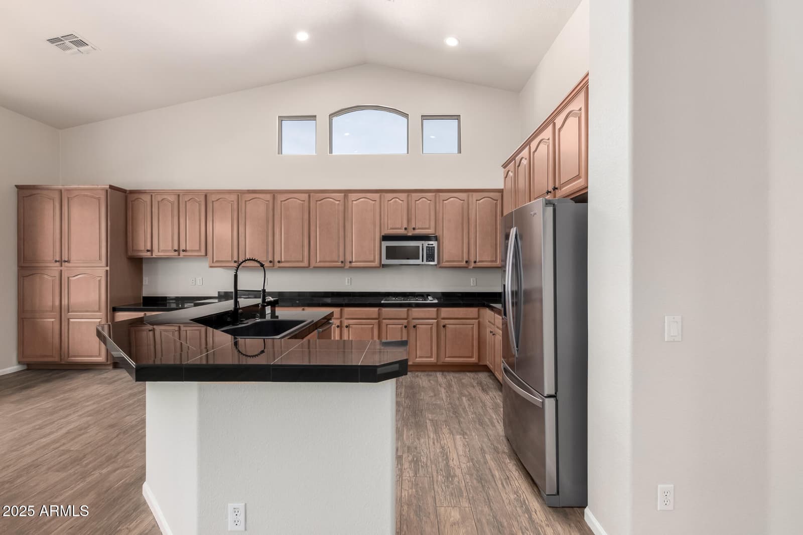 2740 S HONEYSUCKLE Lane, Gilbert, AZ 85295 — photo 11 of 45