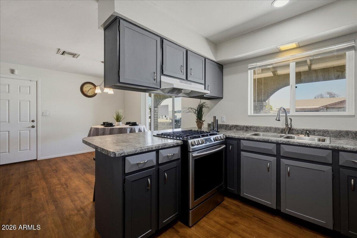 5407 W MONTE VISTA Road, Phoenix, AZ 85035 — photo 8 of 51