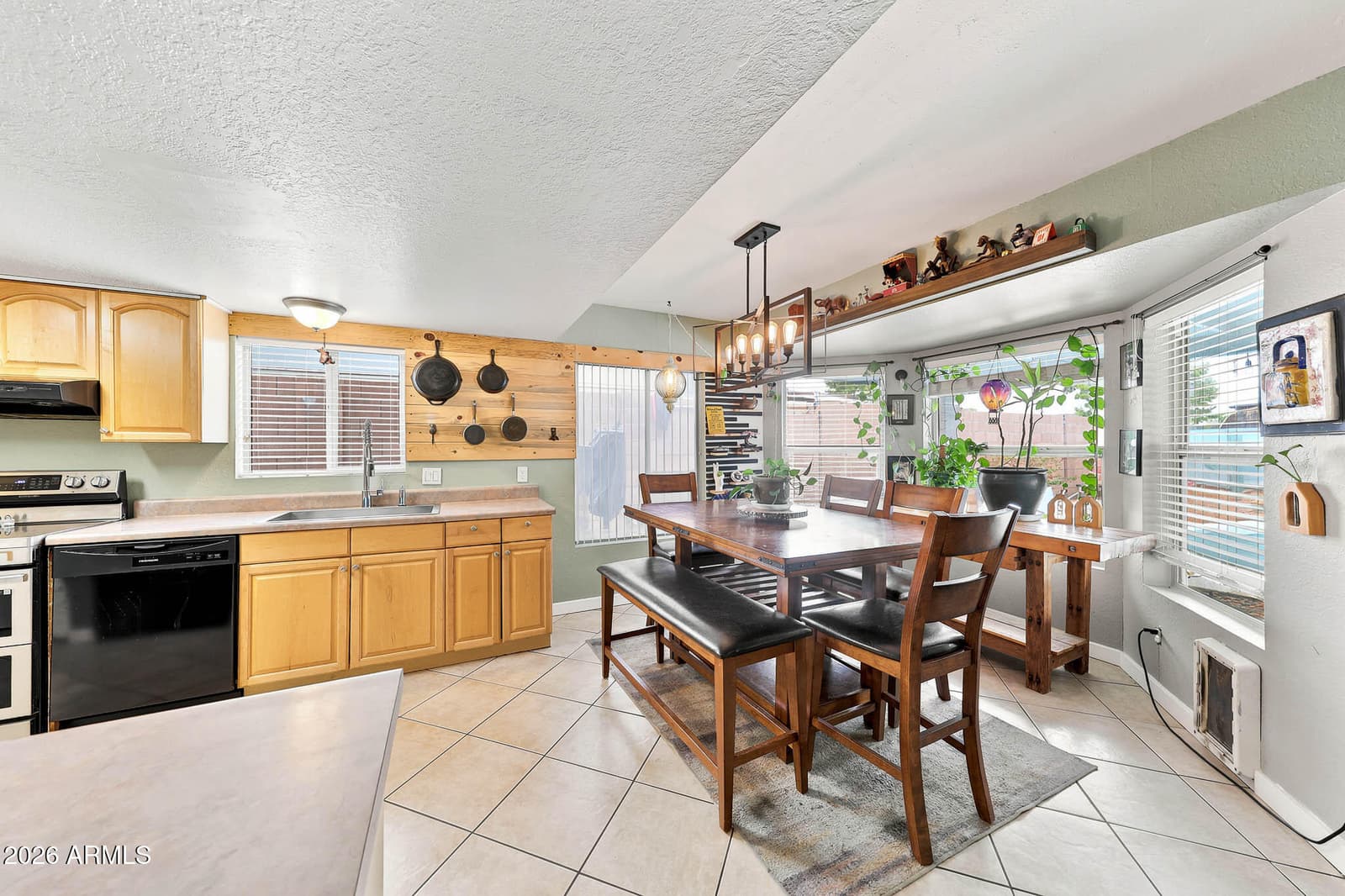 9219 N 55th Avenue, Glendale, AZ 85302 — photo 11 of 49