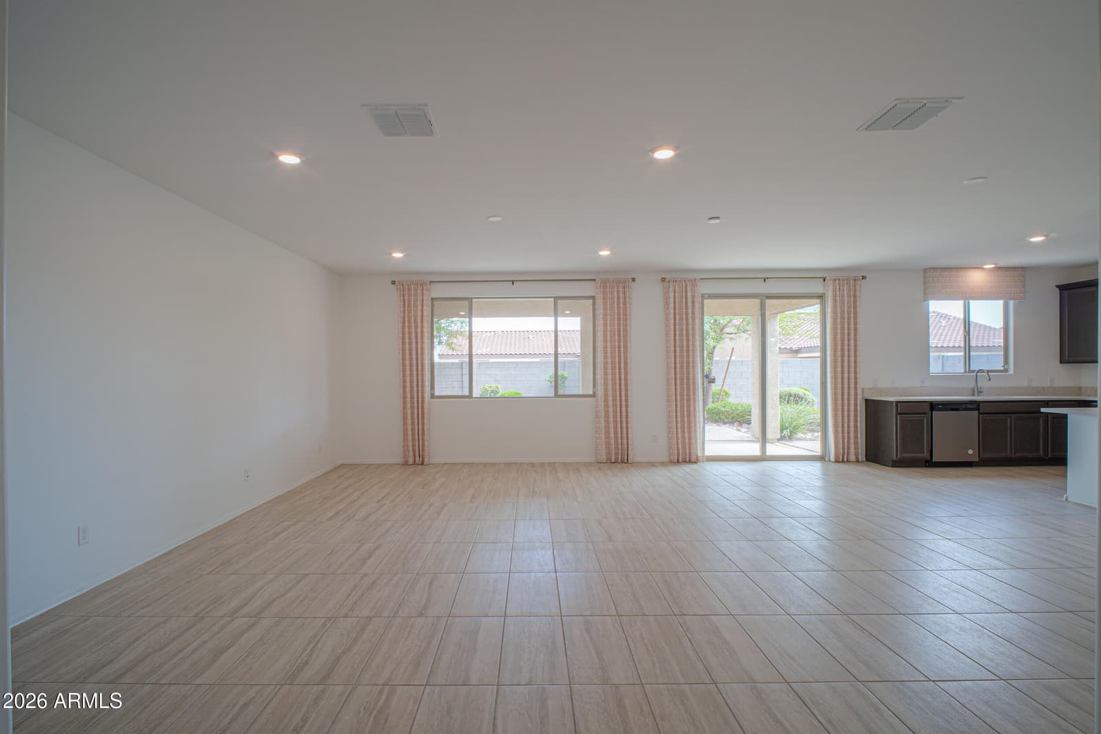 1477 E Fleet Place, Casa Grande, AZ 85122 — photo 5 of 32