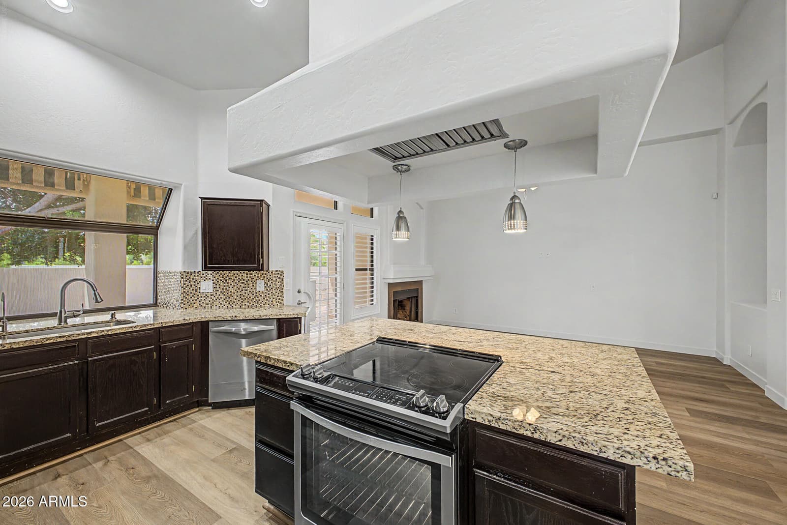 12220 N 56TH Drive, Glendale, AZ 85304 — photo 15 of 39