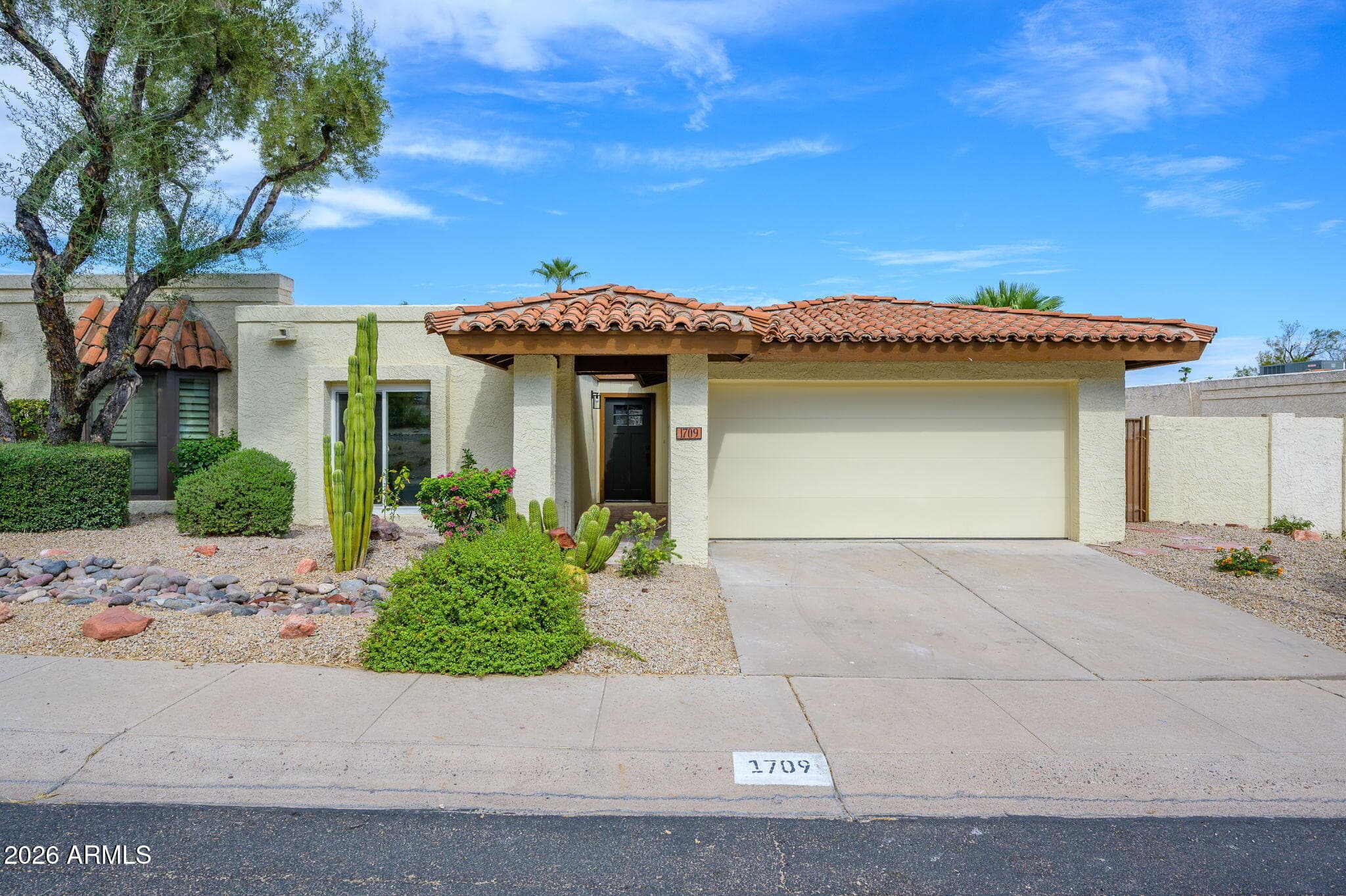 1709 E FRIER Drive, Phoenix, AZ 85020 — photo 23 of 30