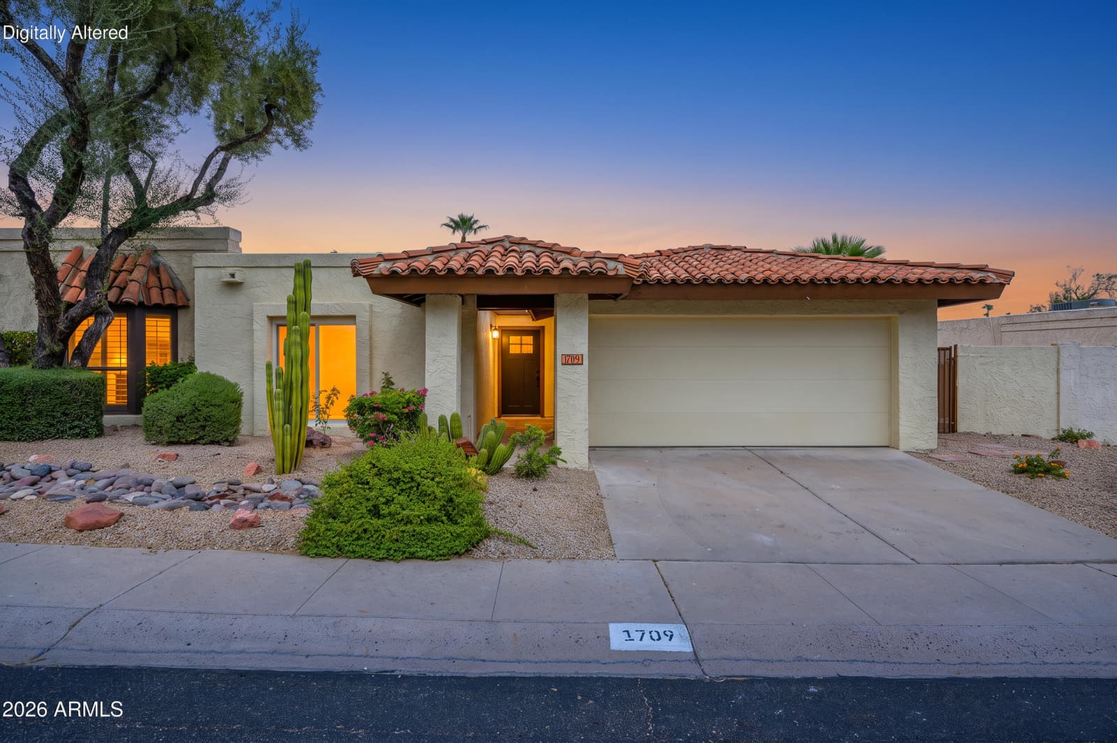 1709 E FRIER Drive, Phoenix, AZ 85020 — photo 7 of 30