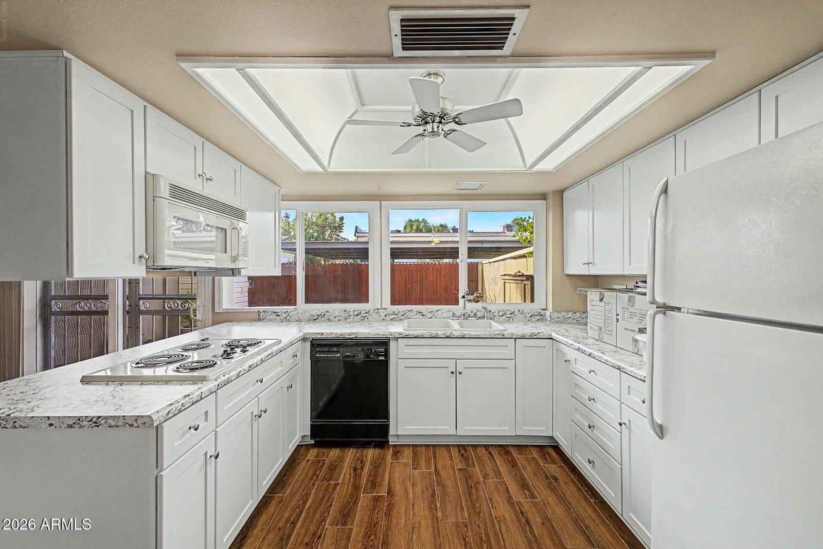 8422 E CHAPARRAL Road, Scottsdale, AZ 85250 — photo 11 of 34
