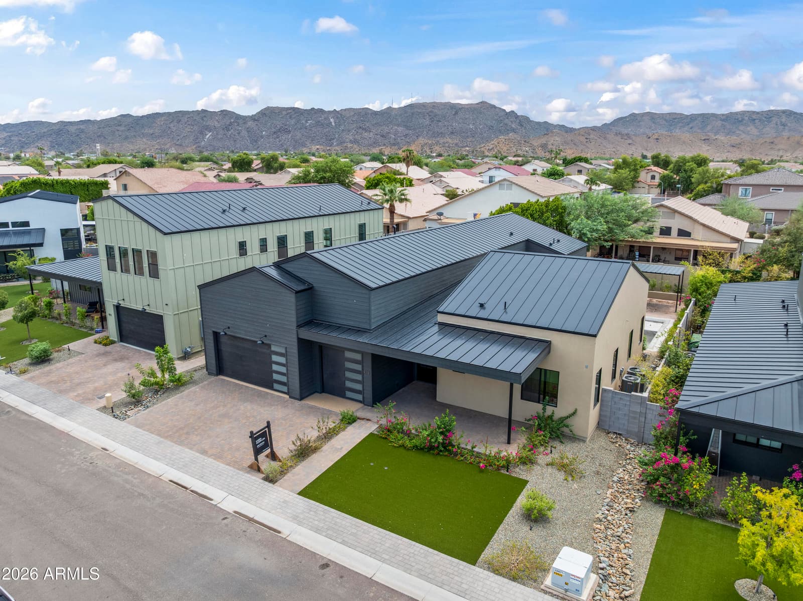 915 W ARDMORE Road 11, Phoenix, AZ 85041 — photo 2 of 44