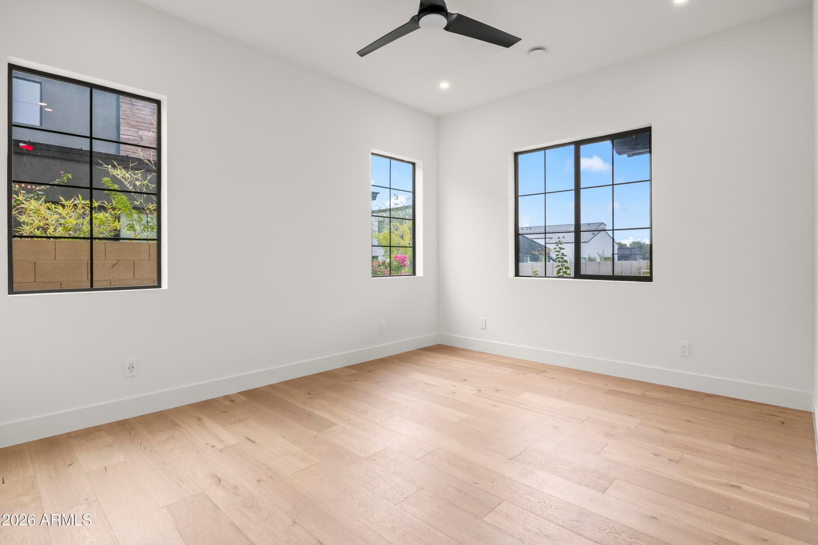 915 W ARDMORE Road 11, Phoenix, AZ 85041 — photo 10 of 44