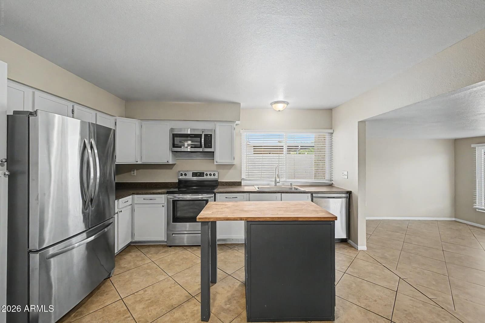 2235 W EL MORO Avenue, Mesa, AZ 85202 — photo 5 of 24
