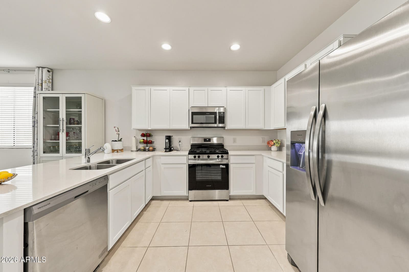 17310 W SMOKETREE Drive, Surprise, AZ 85387 — photo 8 of 47