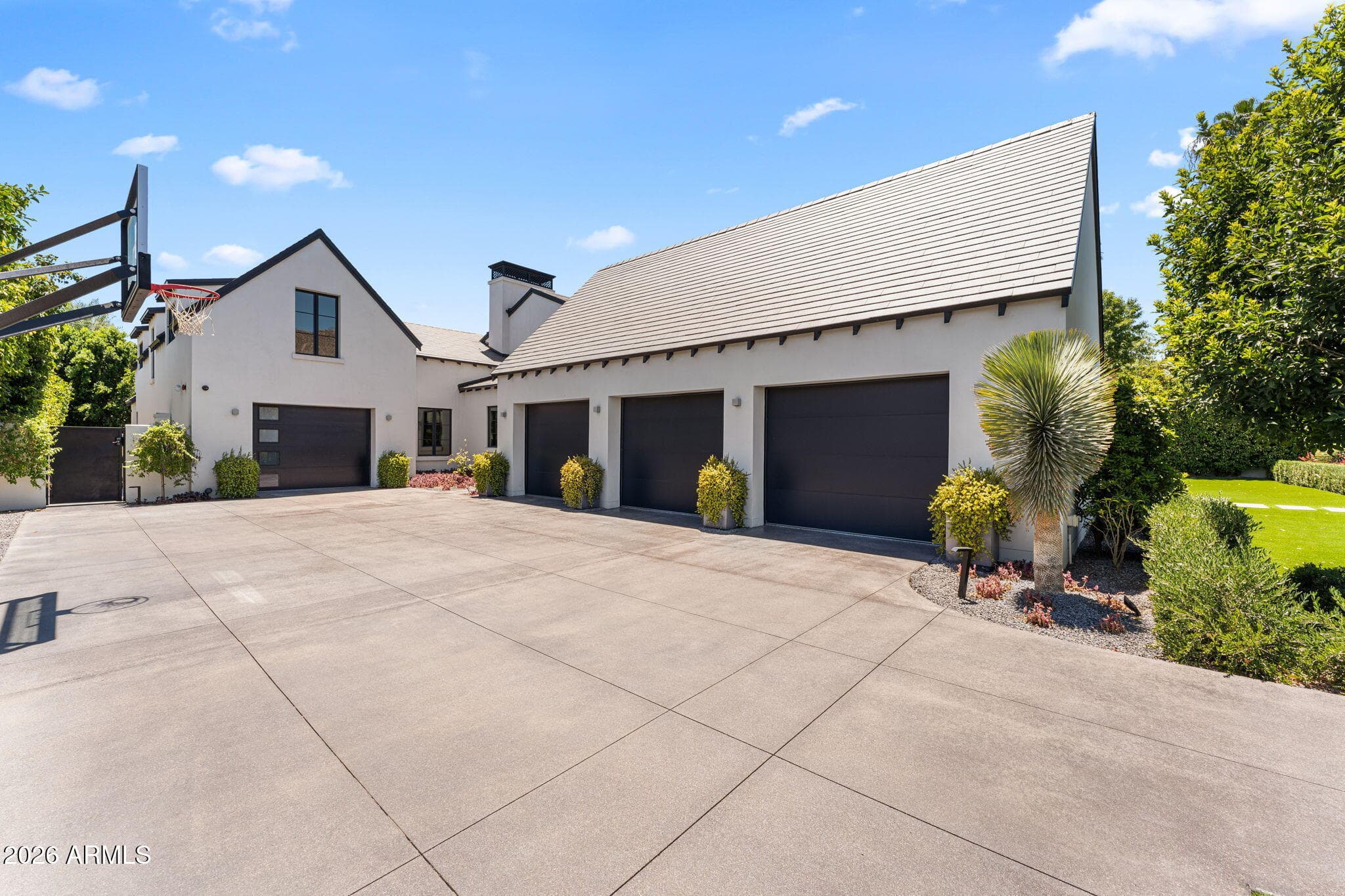 5843 E CALLE DEL SUD, Phoenix, AZ 85018 — photo 9 of 63
