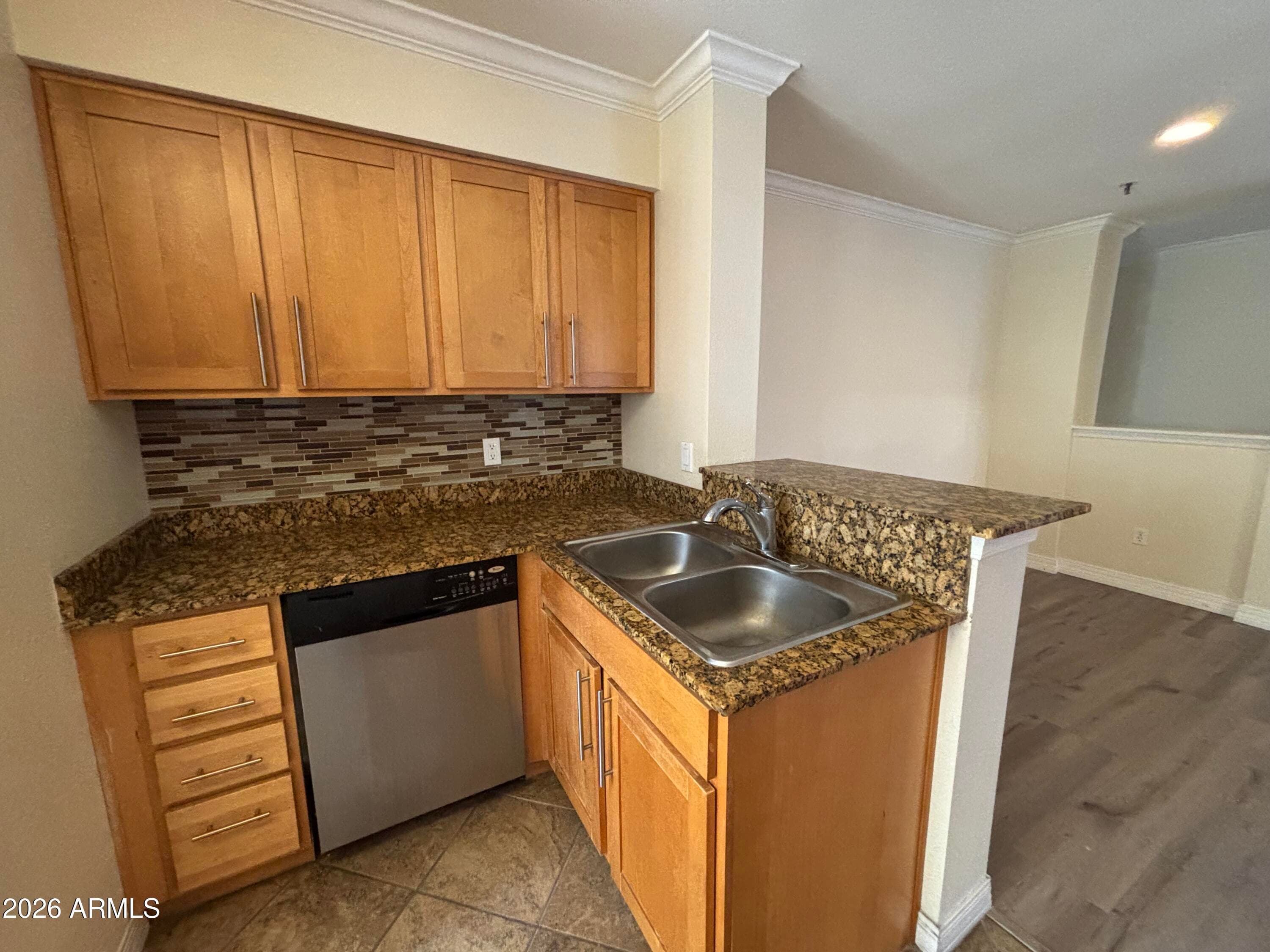2025 E CAMPBELL Avenue 335, Phoenix, AZ 85016 — photo 4 of 13