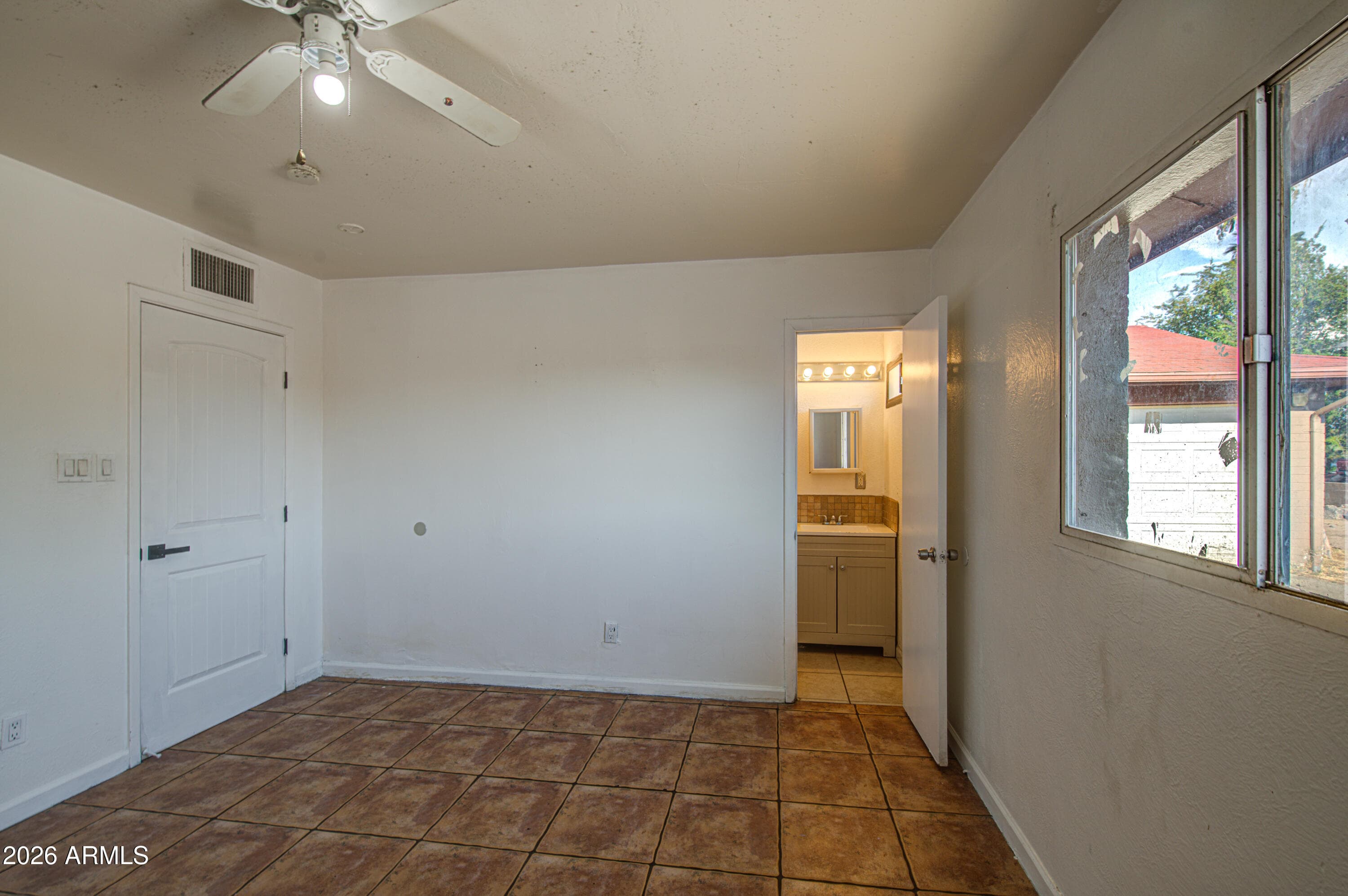 7922 W EARLL Drive, Phoenix, AZ 85033 — photo 9 of 24