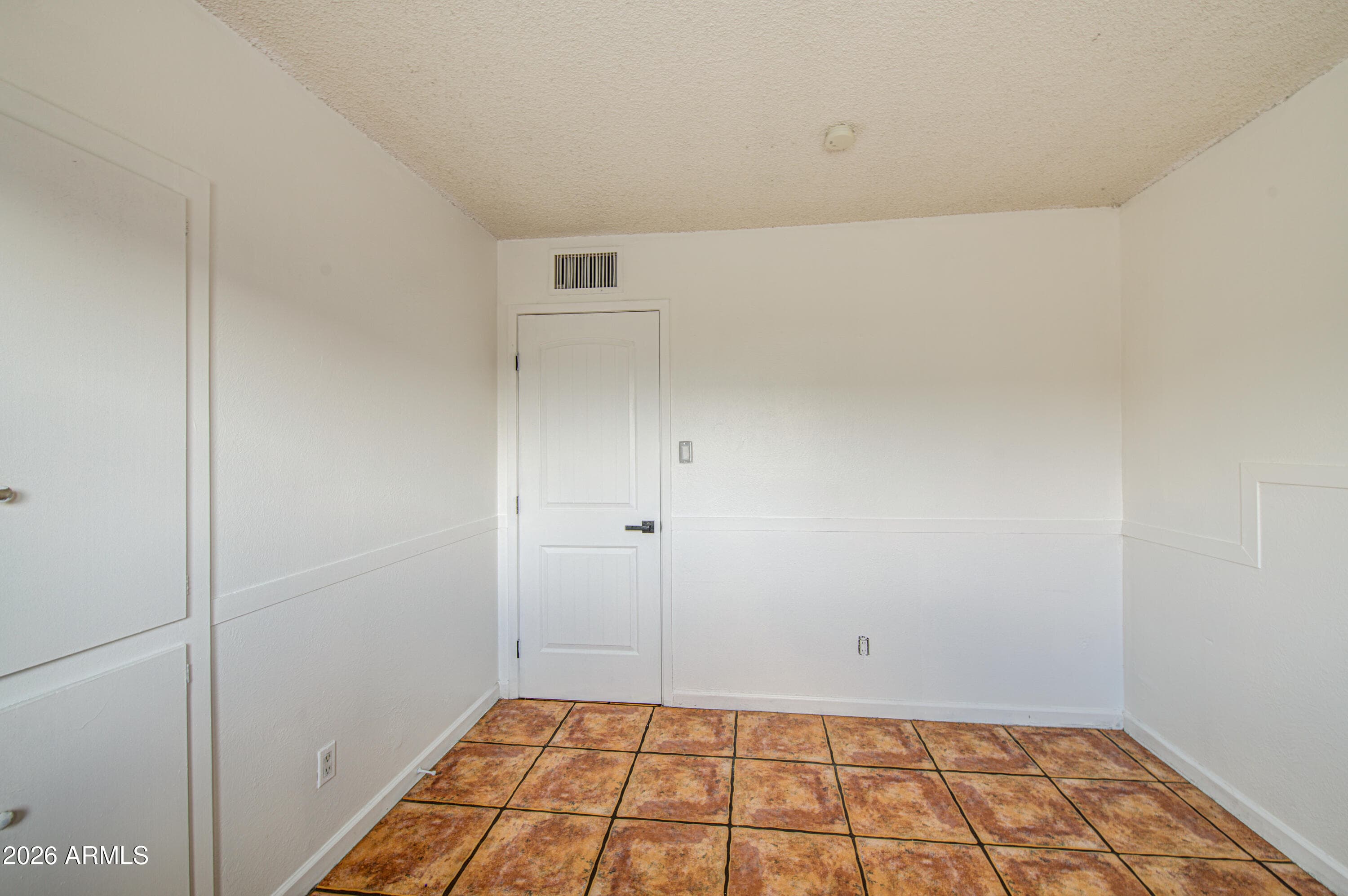 7922 W EARLL Drive, Phoenix, AZ 85033 — photo 12 of 24