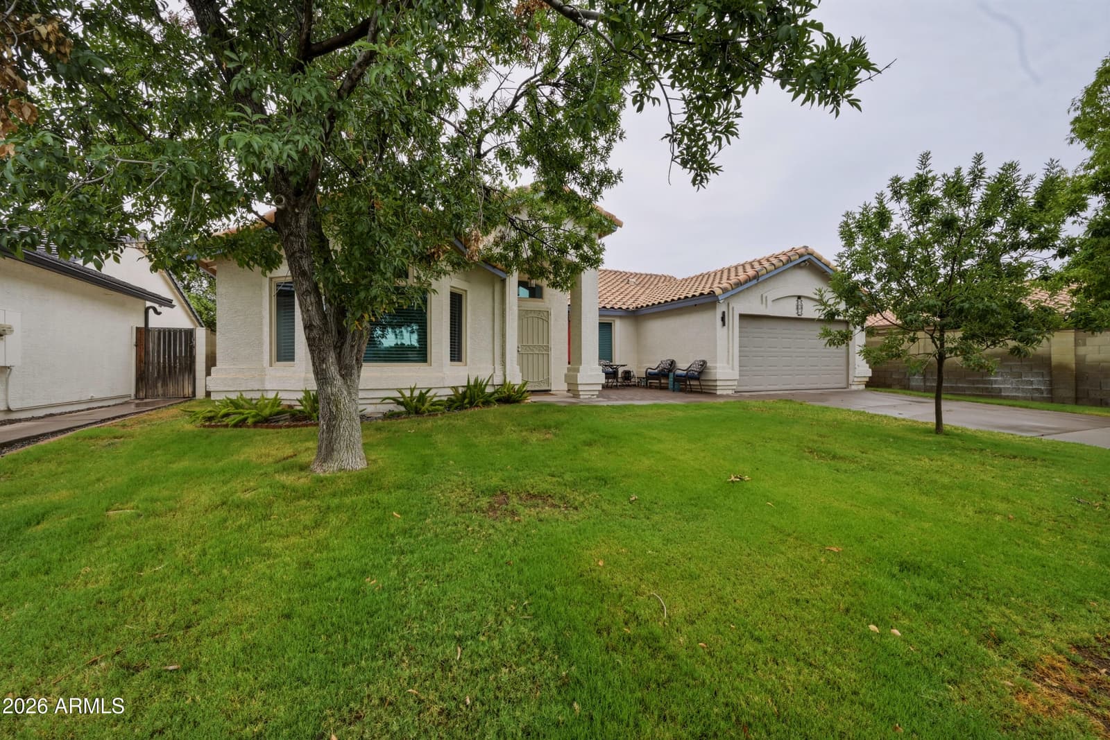 1091 S CROSSROADS Drive, Gilbert, AZ 85296 — photo 2 of 34