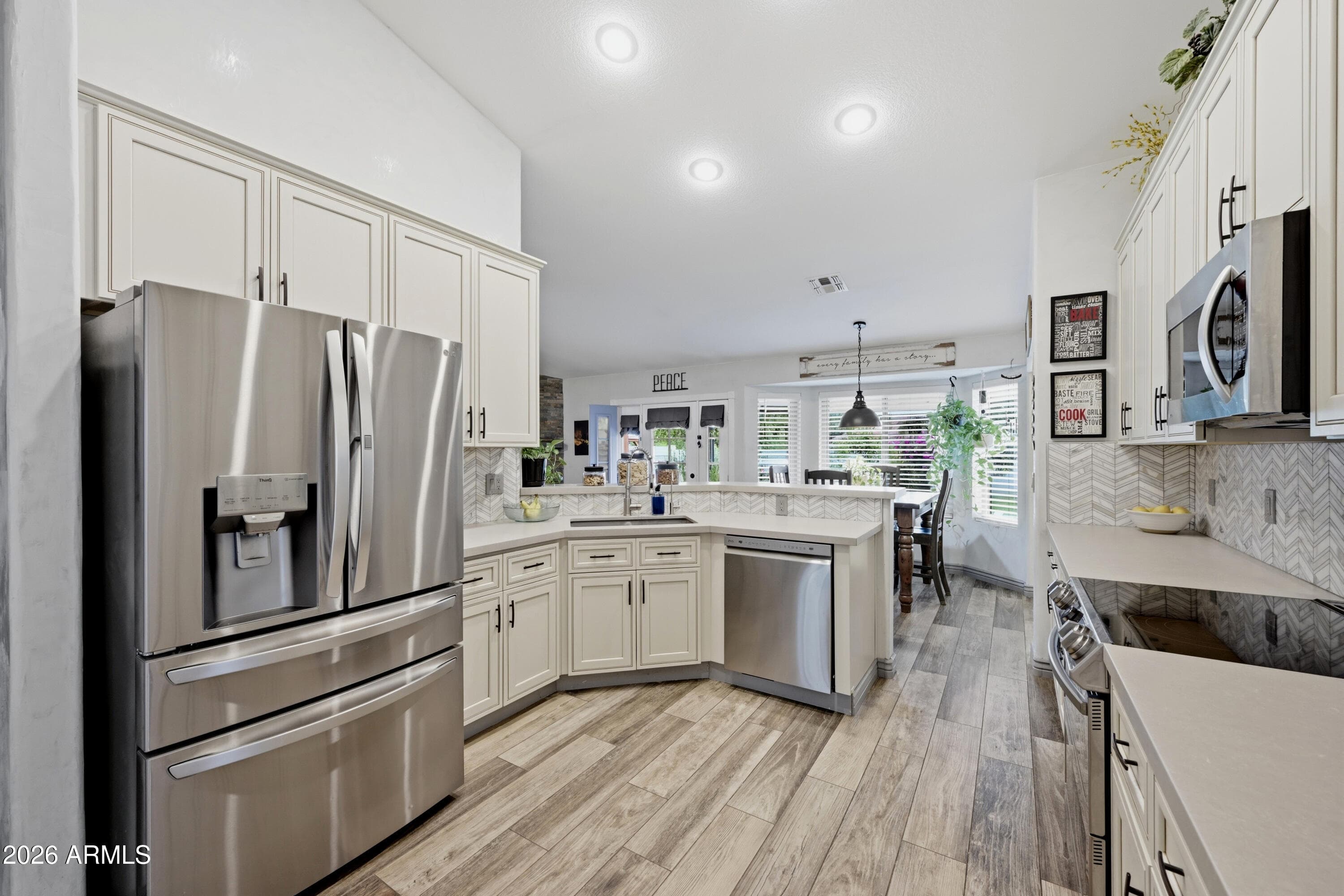 1091 S CROSSROADS Drive, Gilbert, AZ 85296 — photo 9 of 34