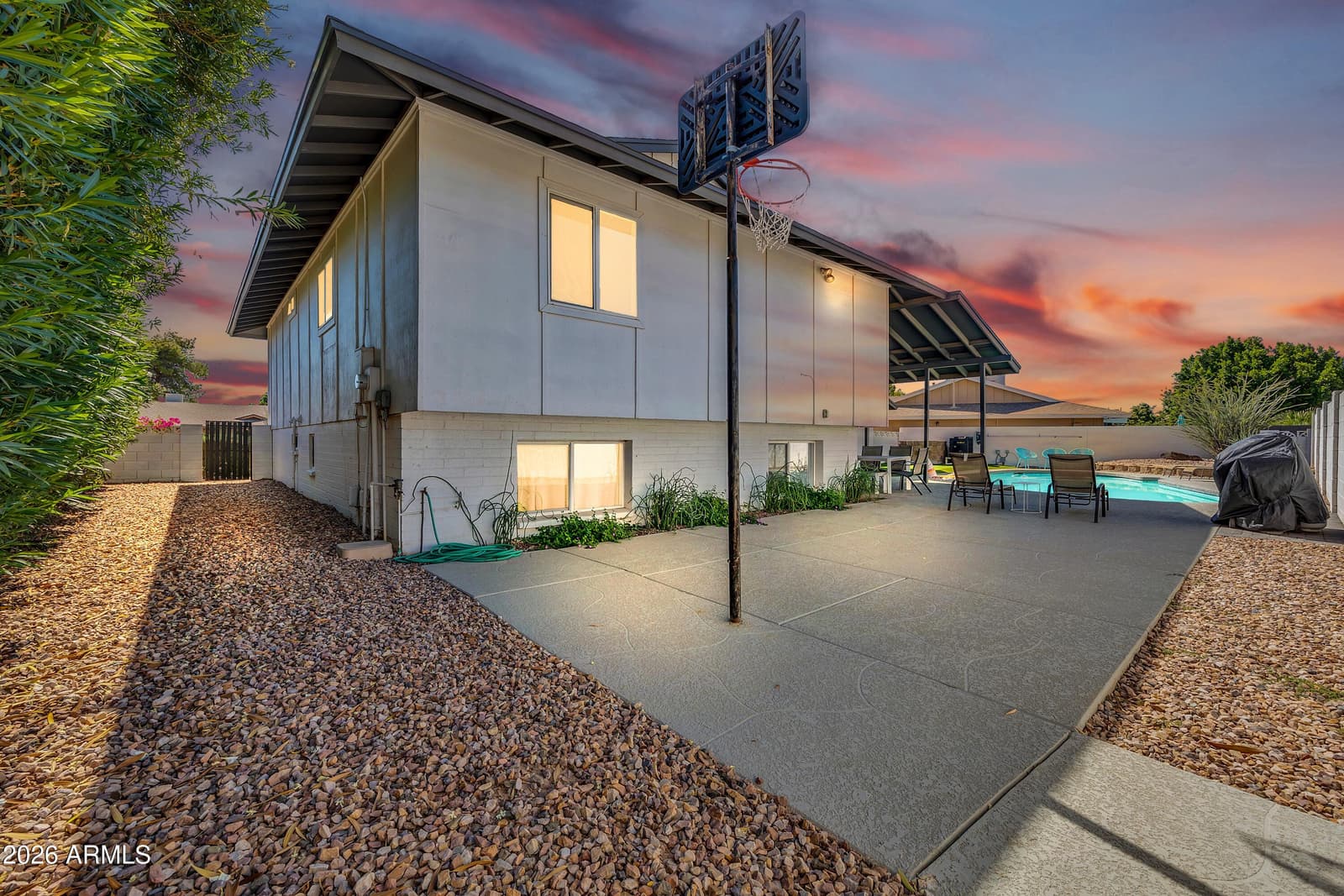 8614 E Monterey Way, Scottsdale, AZ 85251 — photo 3 of 30