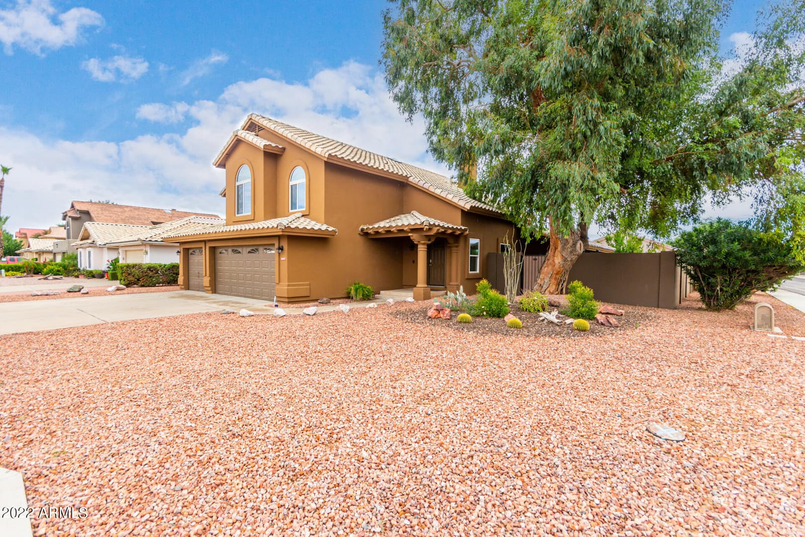 3601 E ROSEMONTE Drive, Phoenix, AZ 85050 — photo 3 of 38