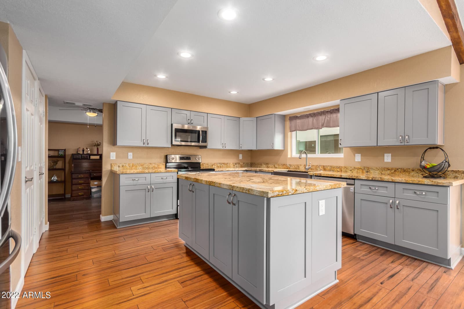 3601 E ROSEMONTE Drive, Phoenix, AZ 85050 — photo 12 of 38
