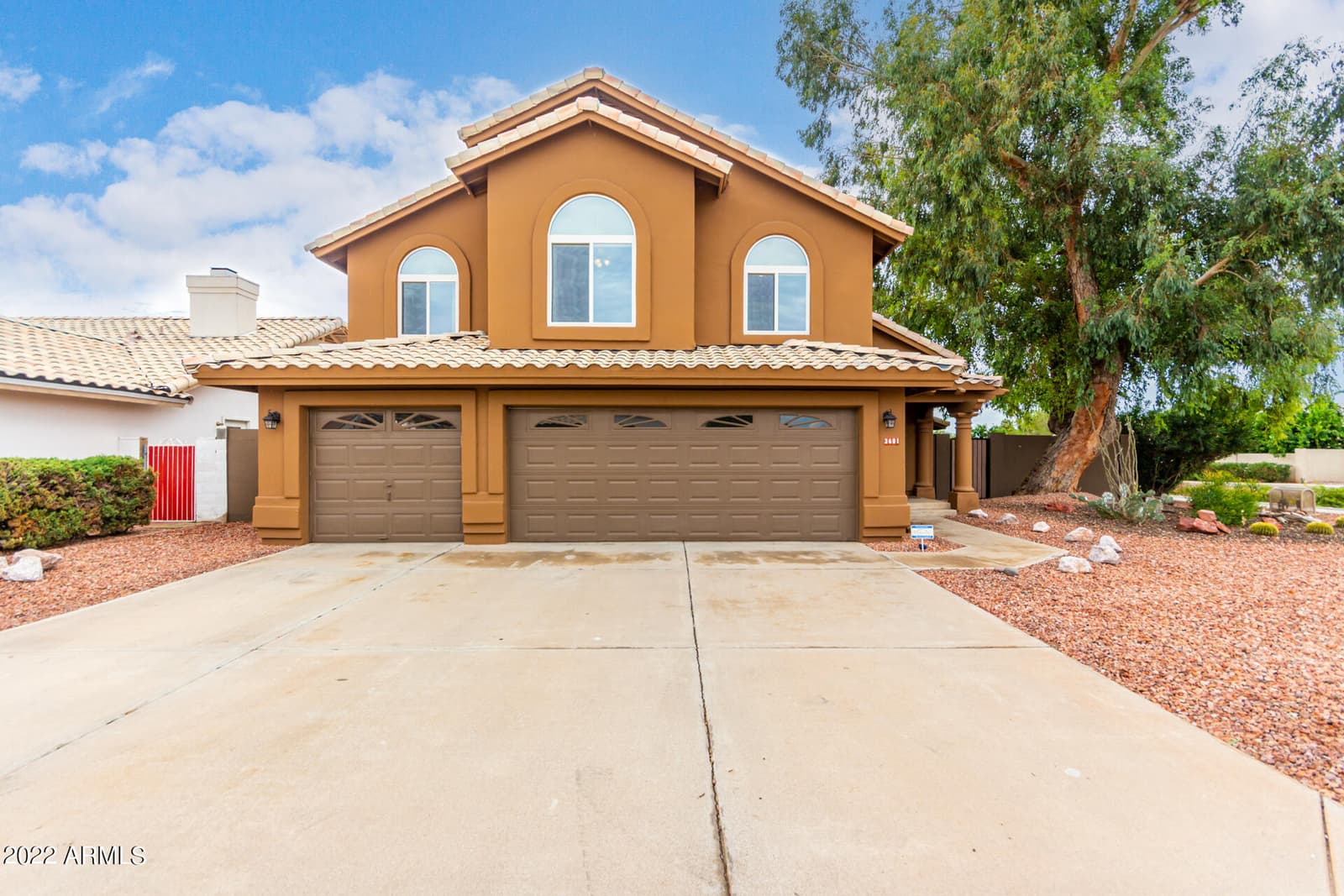 3601 E ROSEMONTE Drive, Phoenix, AZ 85050 — photo 2 of 38