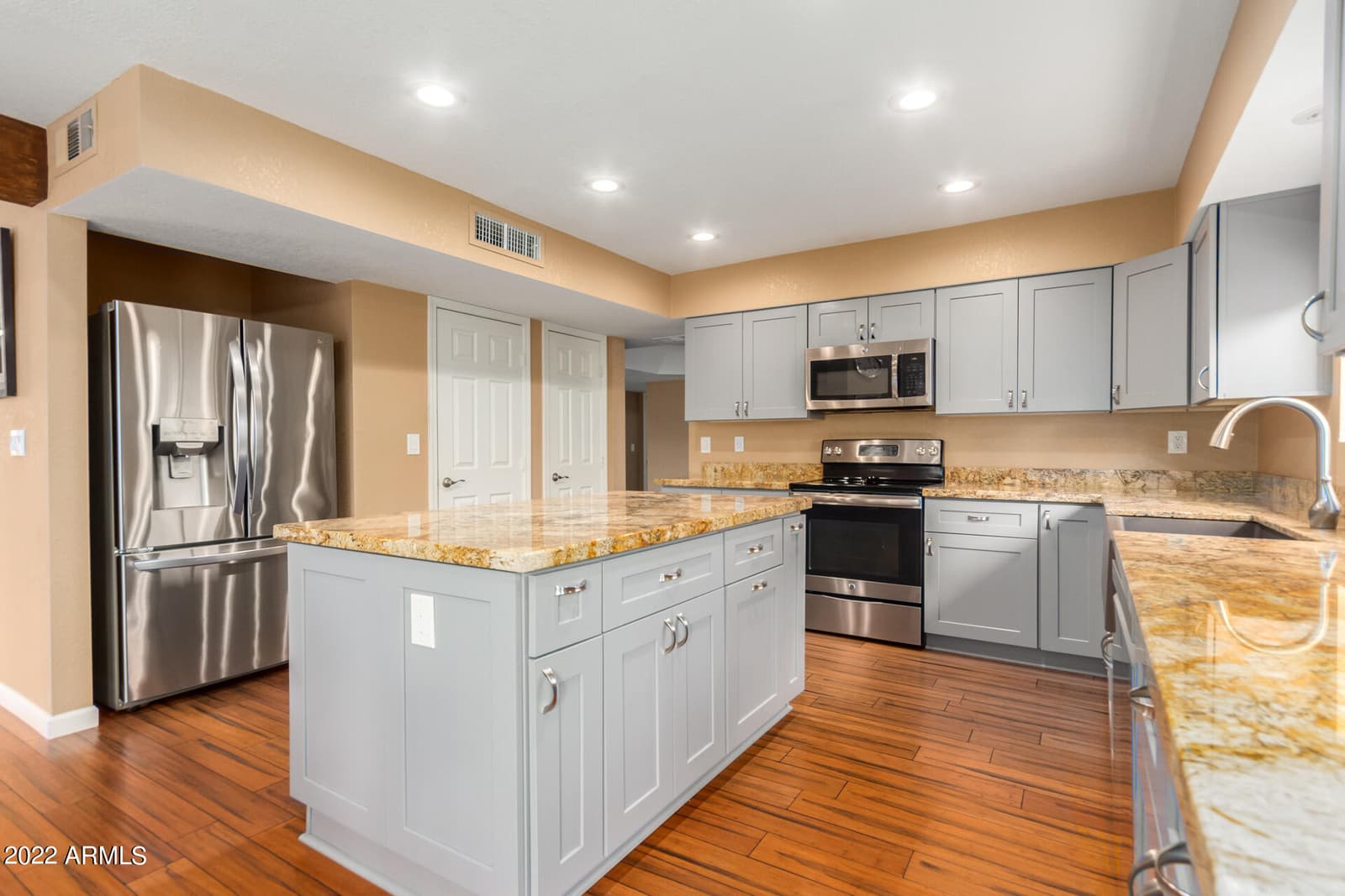 3601 E ROSEMONTE Drive, Phoenix, AZ 85050 — photo 17 of 38