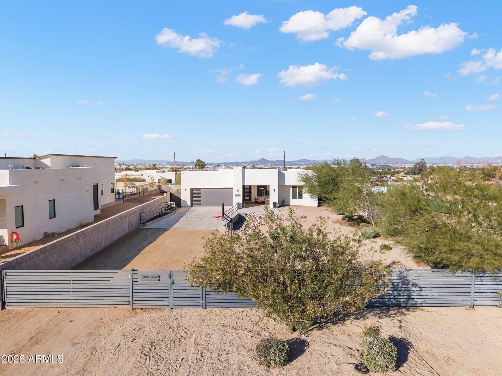 2252 E SOUTH MOUNTAIN Avenue, Phoenix, AZ 85042 — photo 2 of 50
