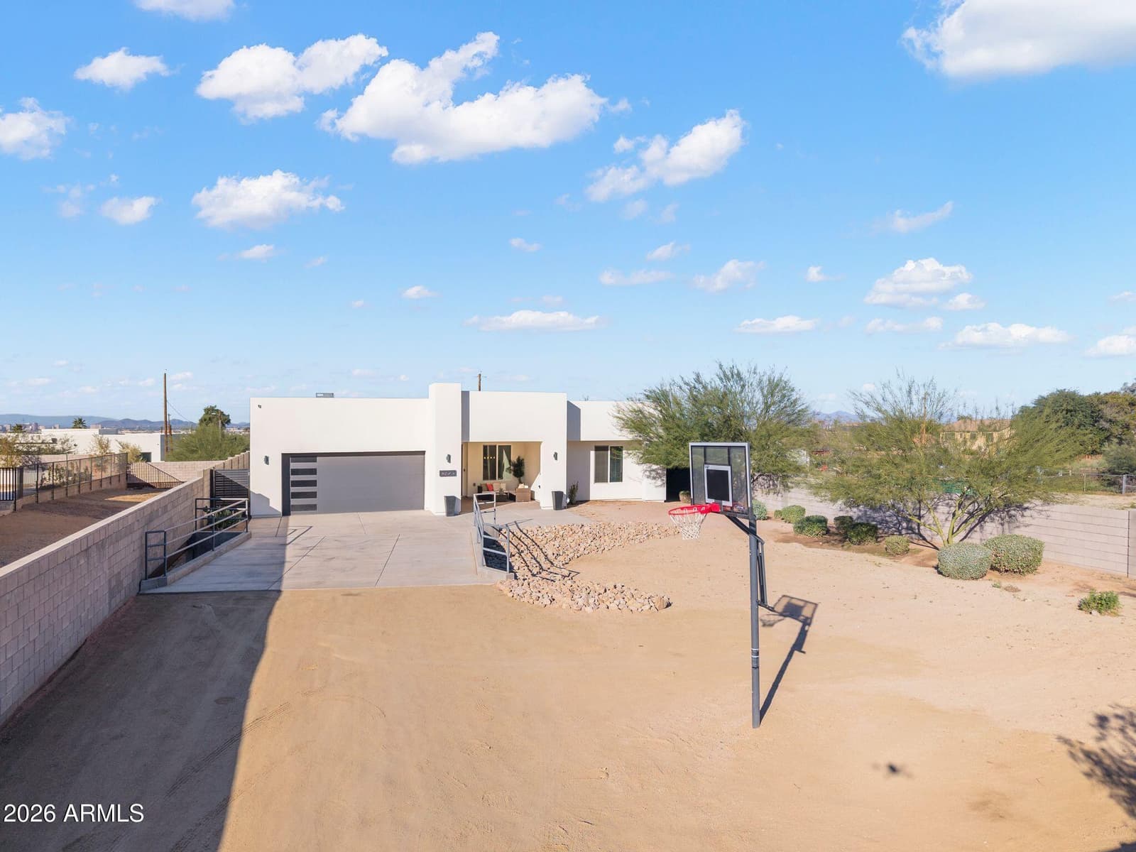 2252 E SOUTH MOUNTAIN Avenue, Phoenix, AZ 85042 — photo 4 of 50
