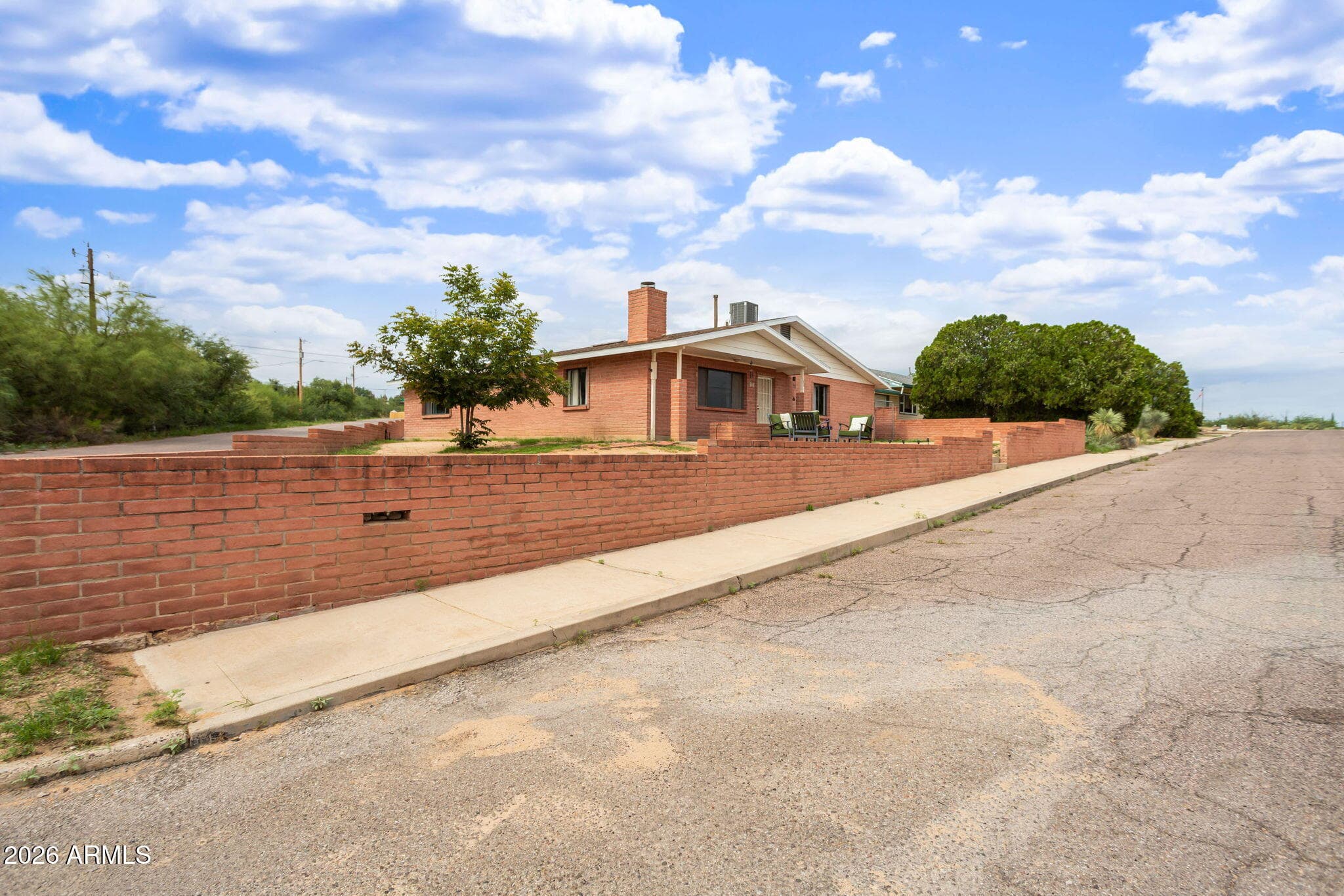 133 W COTTAGE GROVE Avenue, Benson, AZ 85602 — photo 4 of 40