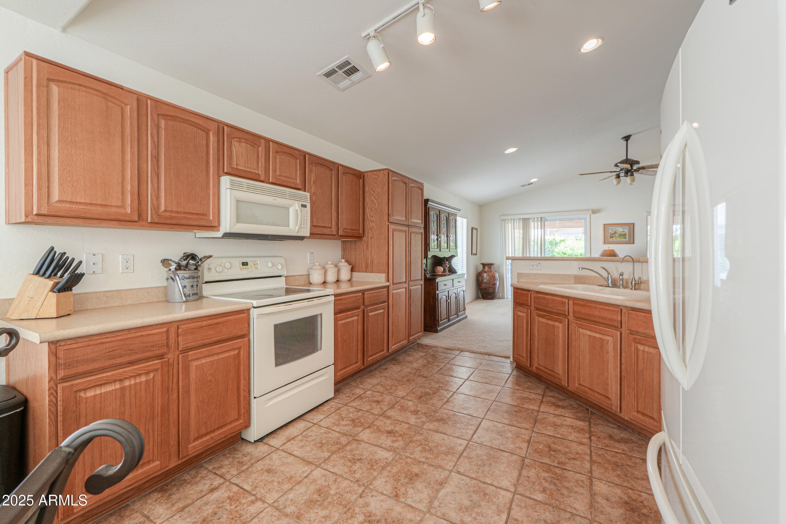 2415 E ANTIGUA Drive, Casa Grande, AZ 85194 — photo 12 of 28