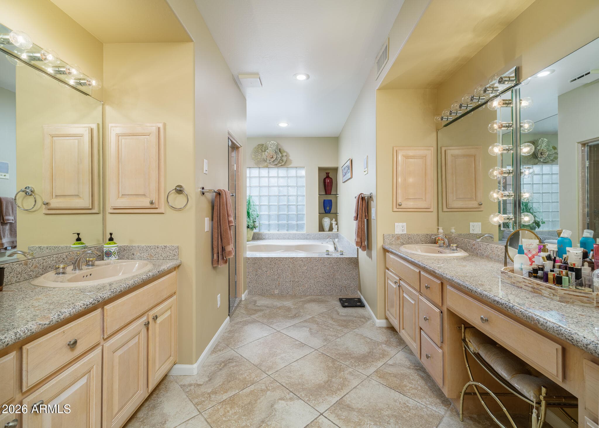 2329 E HATCHER Road, Phoenix, AZ 85028 — photo 20 of 40