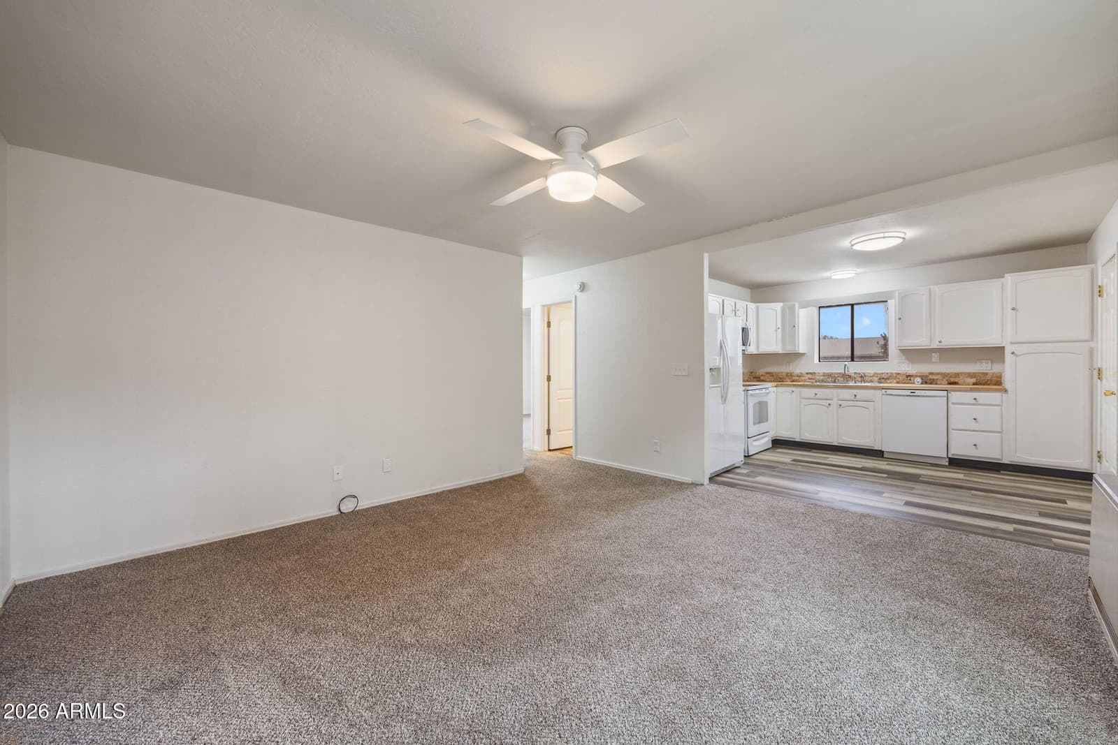 8376 APACHE Drive, Show Low, AZ 85901 — photo 7 of 20
