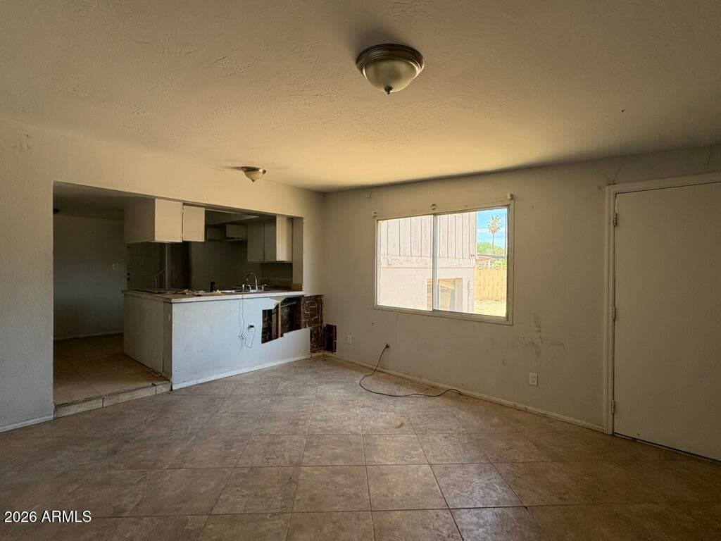 4137 W LUKE Avenue, Phoenix, AZ 85019 — photo 6 of 23