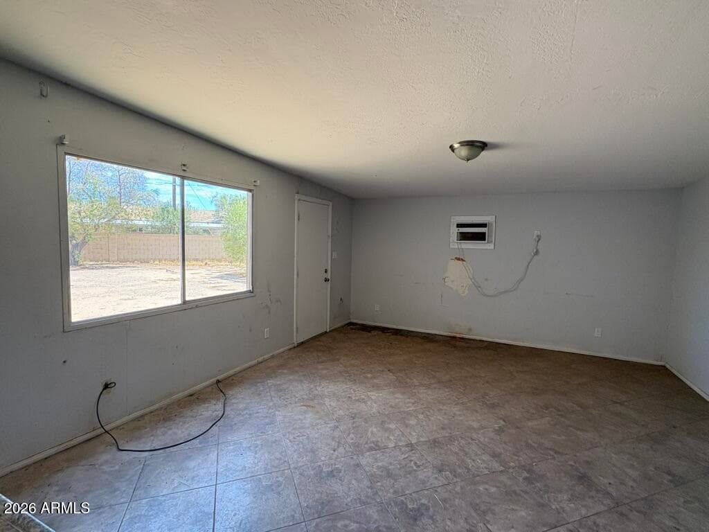 4137 W LUKE Avenue, Phoenix, AZ 85019 — photo 7 of 23