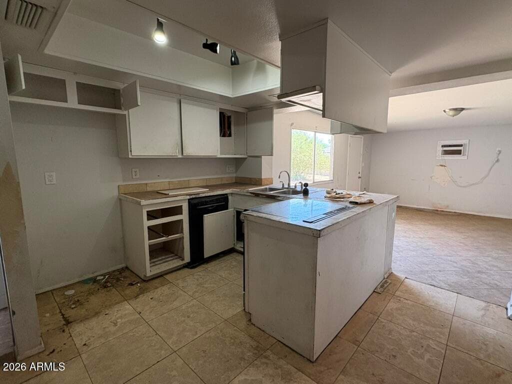 4137 W LUKE Avenue, Phoenix, AZ 85019 — photo 9 of 23