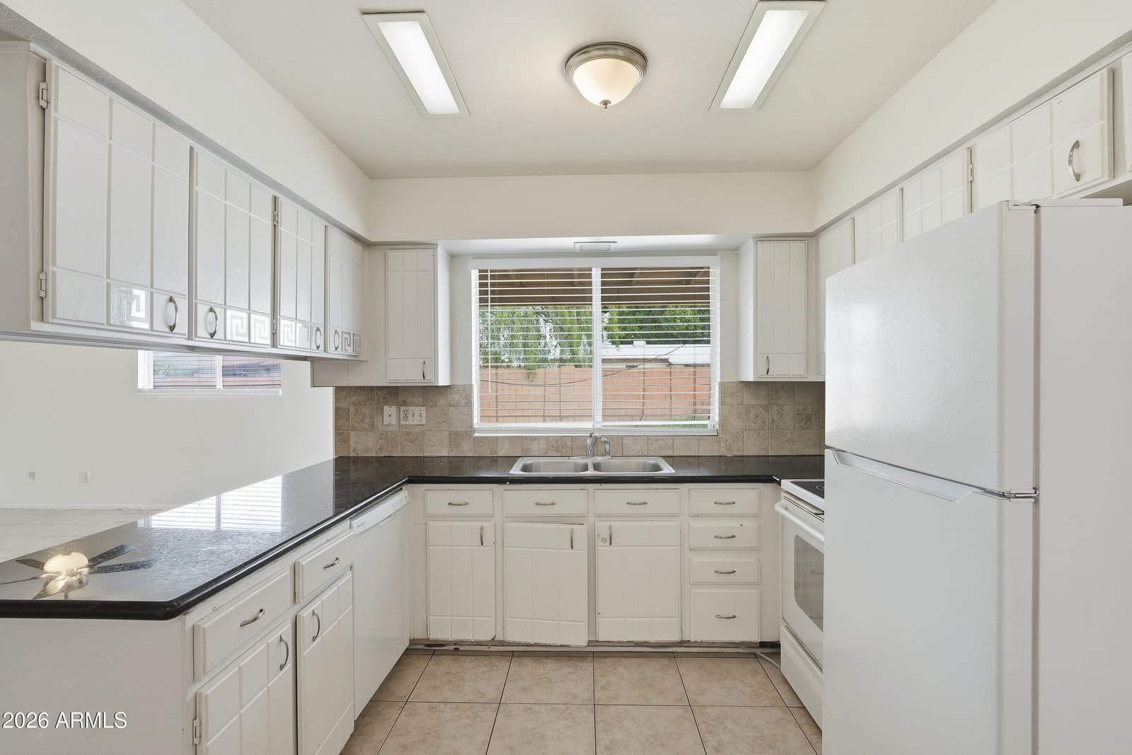 4616 W SAGUARO Drive, Glendale, AZ 85304 — photo 7 of 34