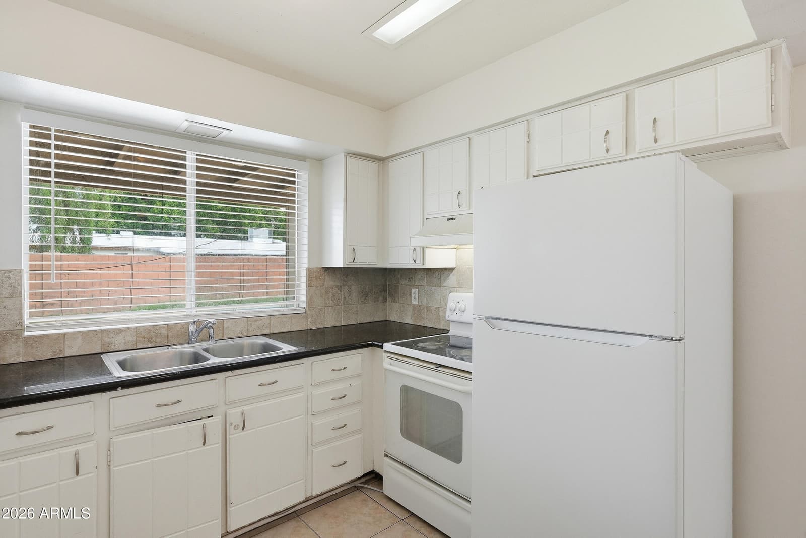 4616 W SAGUARO Drive, Glendale, AZ 85304 — photo 10 of 34