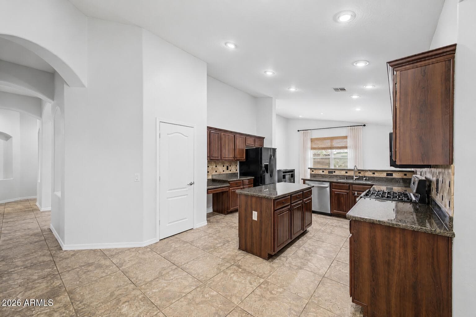 2021 E INDIGO Drive, Chandler, AZ 85286 — photo 11 of 35