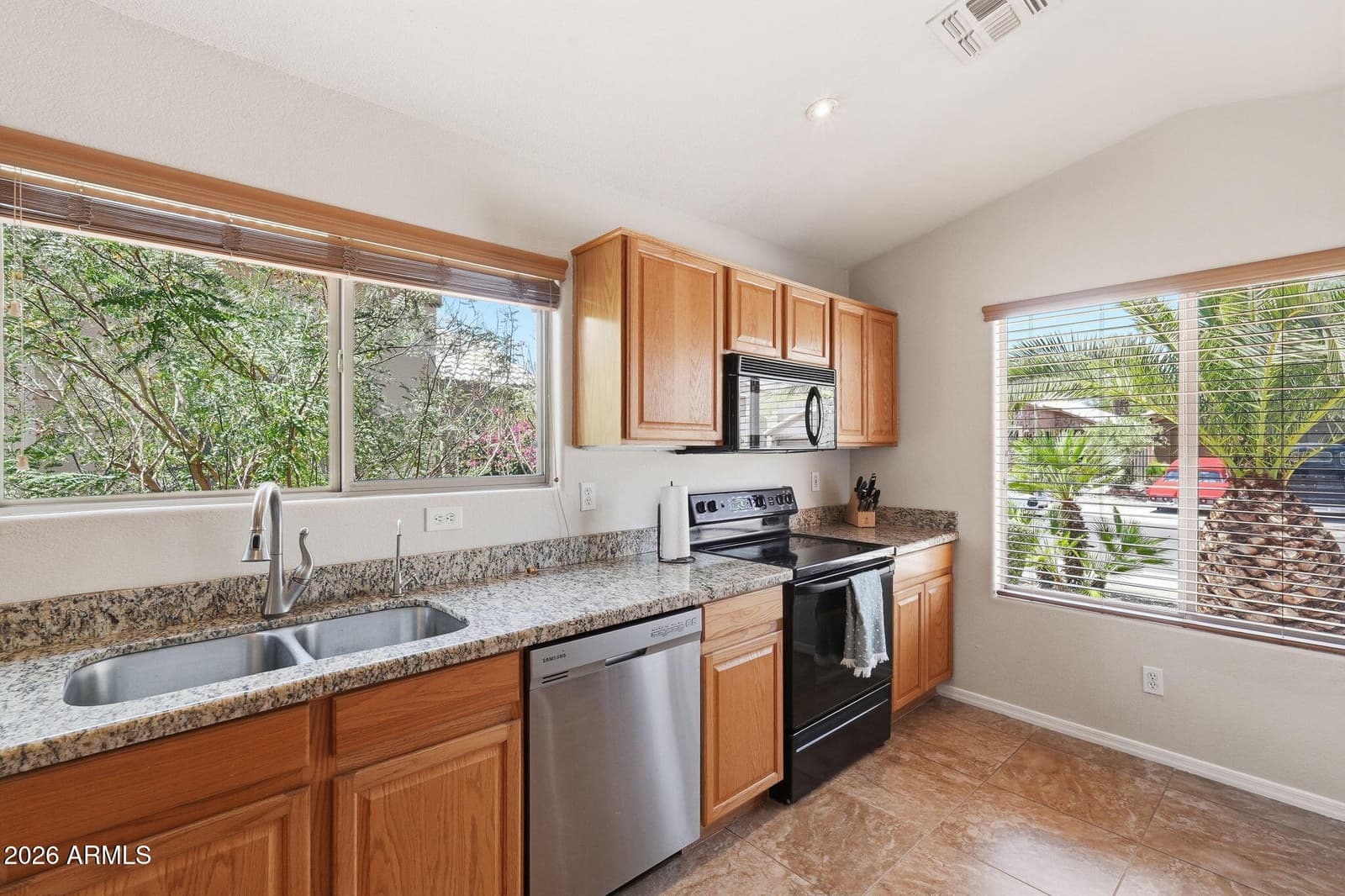 2615 E BEAUTIFUL Lane, Phoenix, AZ 85042 — photo 11 of 30