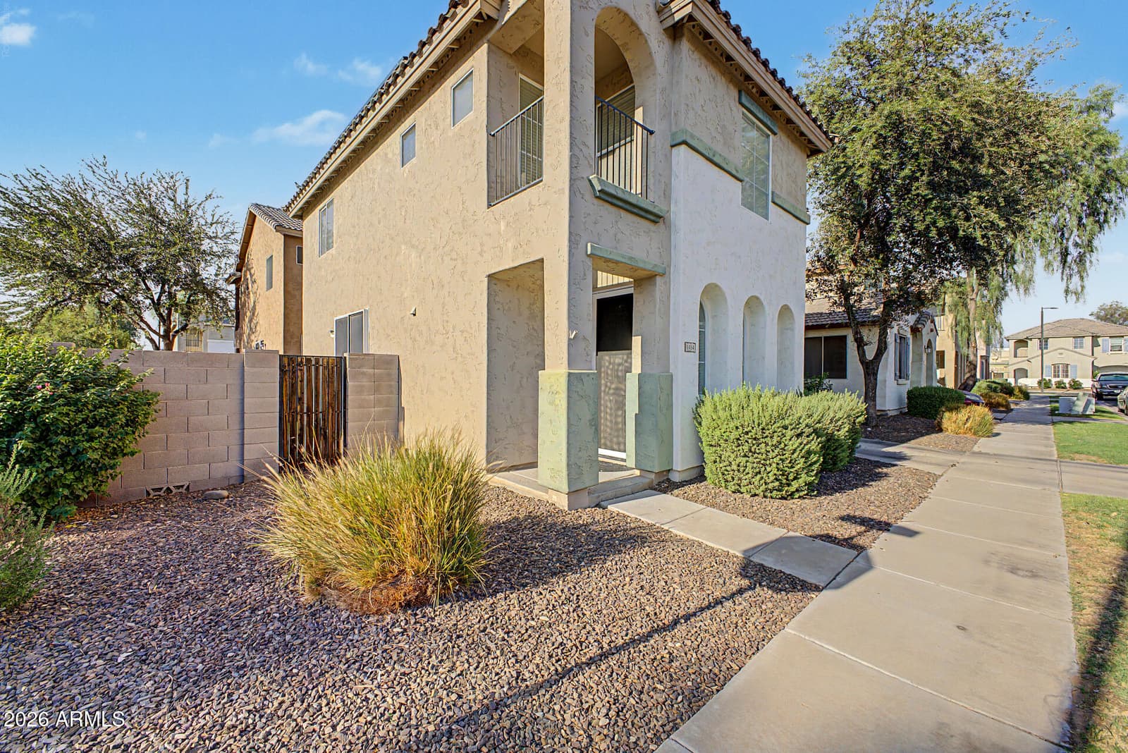 1454 E SHERATON Lane, Phoenix, AZ 85040 — photo 3 of 32