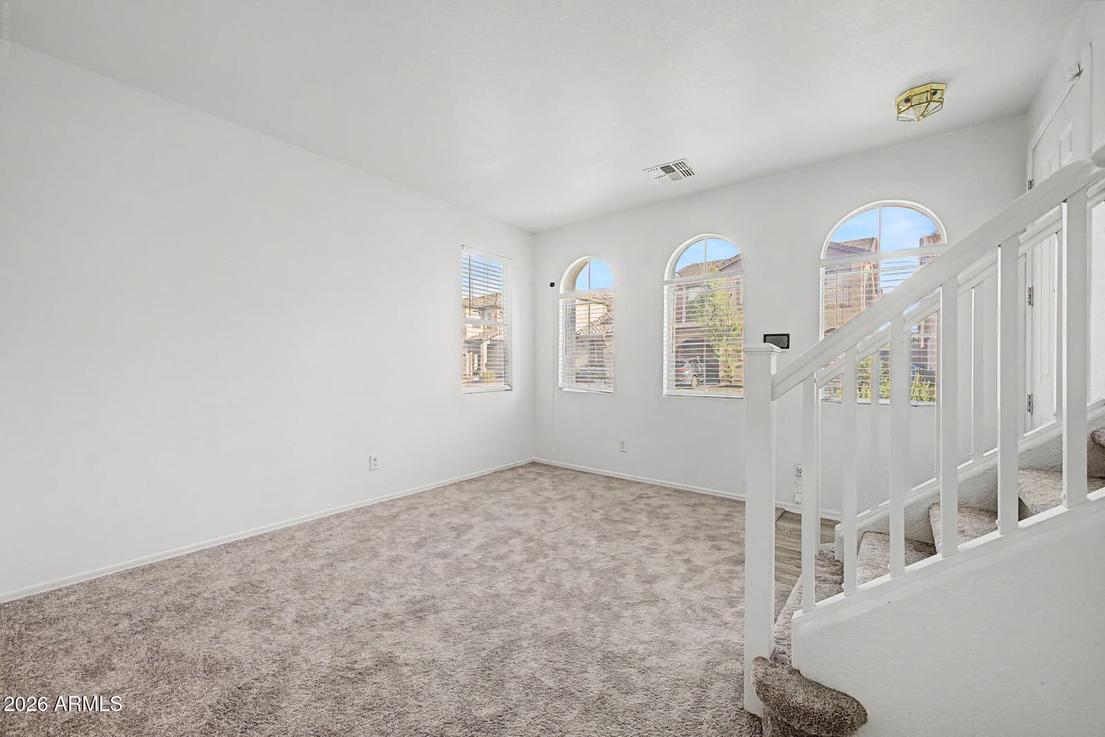 1454 E SHERATON Lane, Phoenix, AZ 85040 — photo 7 of 32