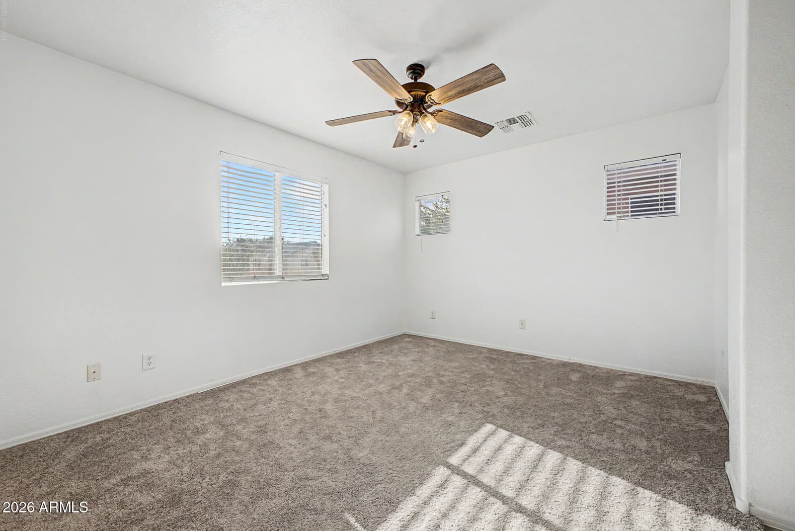 1454 E SHERATON Lane, Phoenix, AZ 85040 — photo 14 of 32