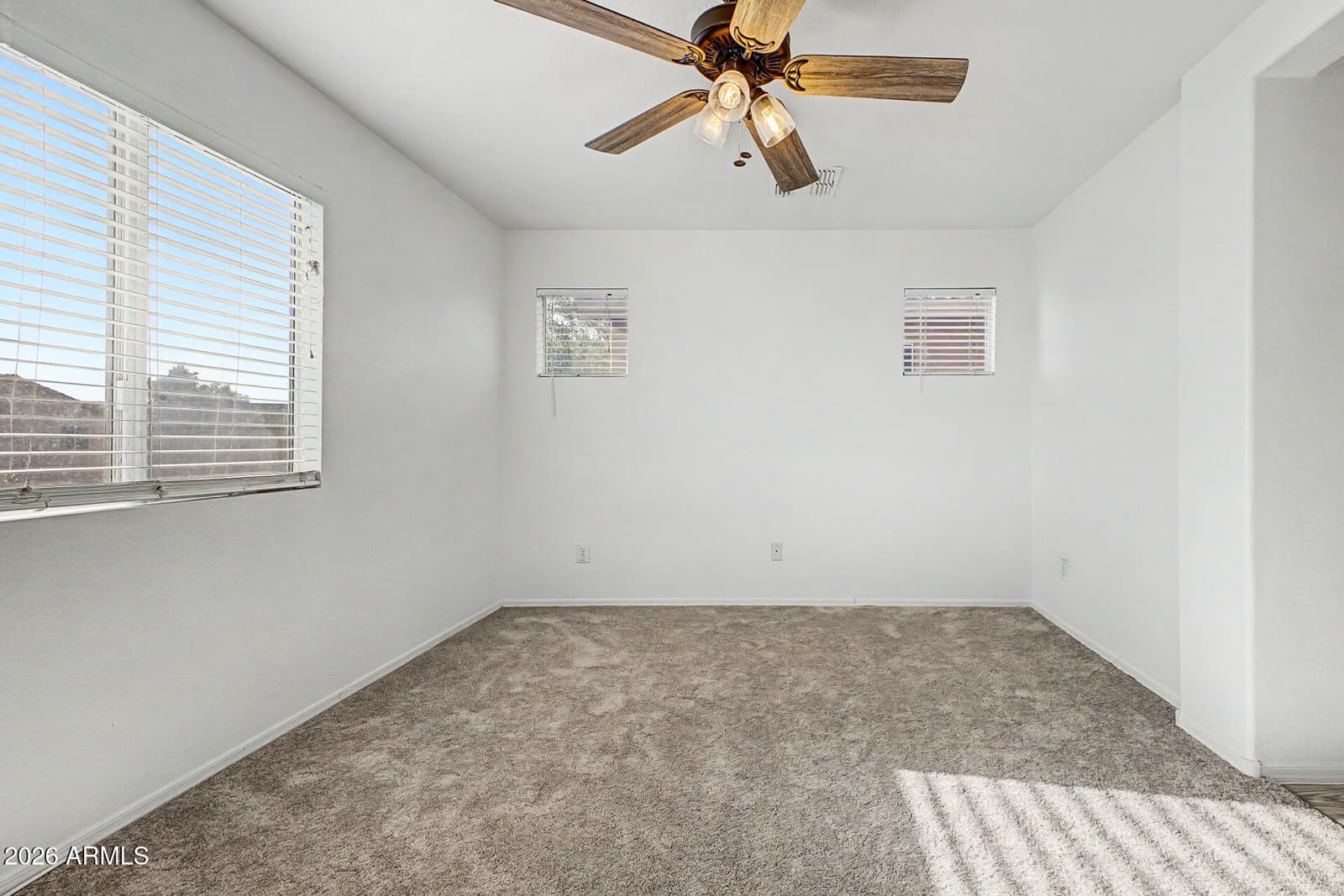 1454 E SHERATON Lane, Phoenix, AZ 85040 — photo 16 of 32