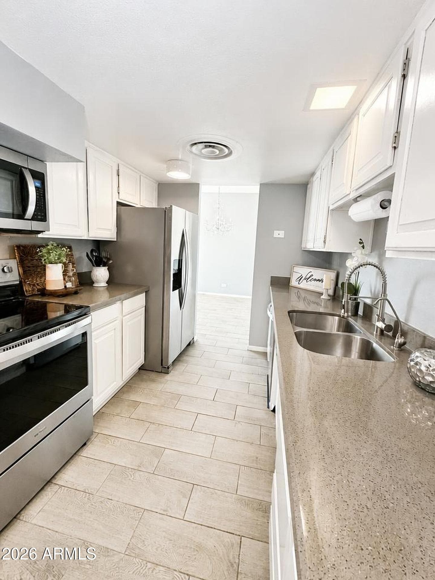 207 W CLARENDON Avenue 2B, Phoenix, AZ 85013 — photo 7 of 27