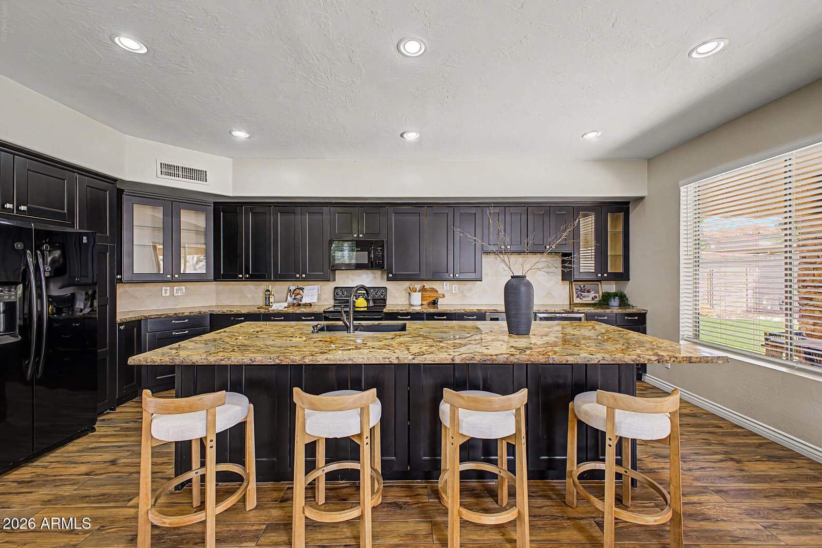 6140 W ORAIBI Drive, Glendale, AZ 85308 — photo 5 of 34
