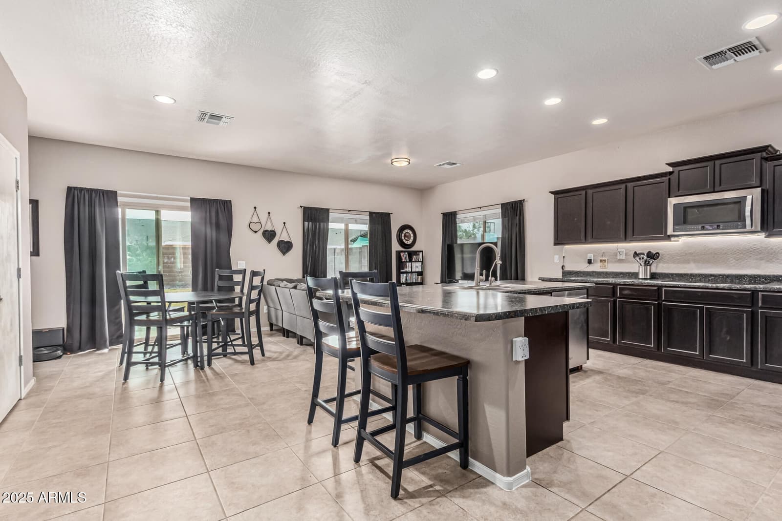 831 S BUENA VISTA Drive, Apache Junction, AZ 85120 — photo 13 of 41