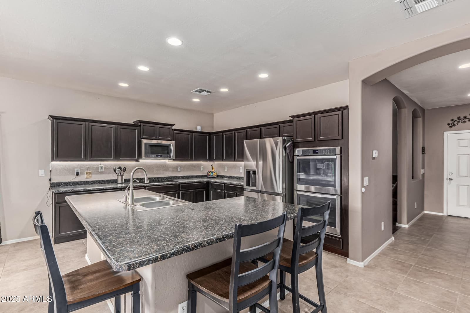 831 S BUENA VISTA Drive, Apache Junction, AZ 85120 — photo 14 of 41