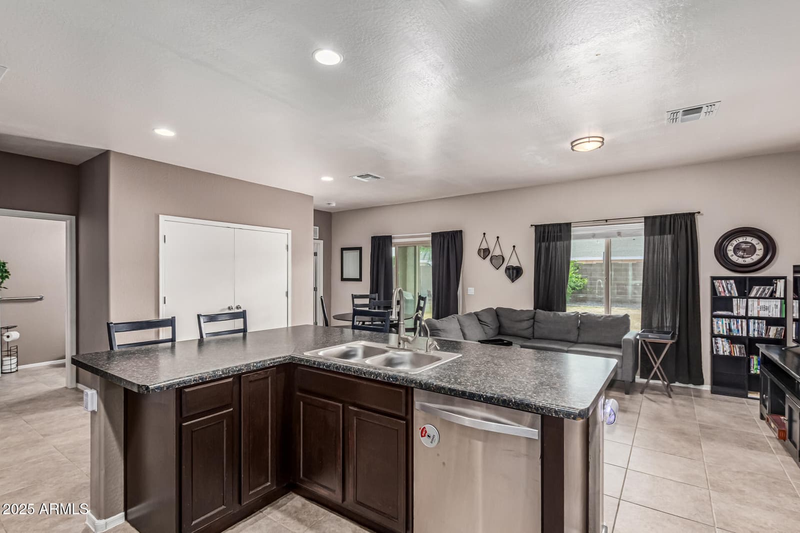 831 S BUENA VISTA Drive, Apache Junction, AZ 85120 — photo 16 of 41