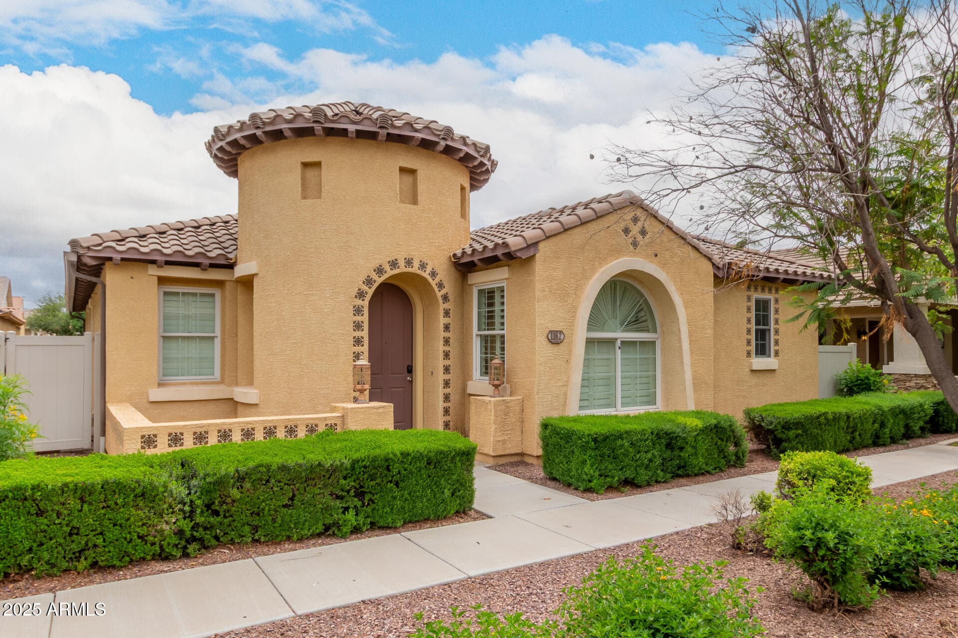 1162 S AGNES Lane, Gilbert, AZ 85296 — photo 1 of 26