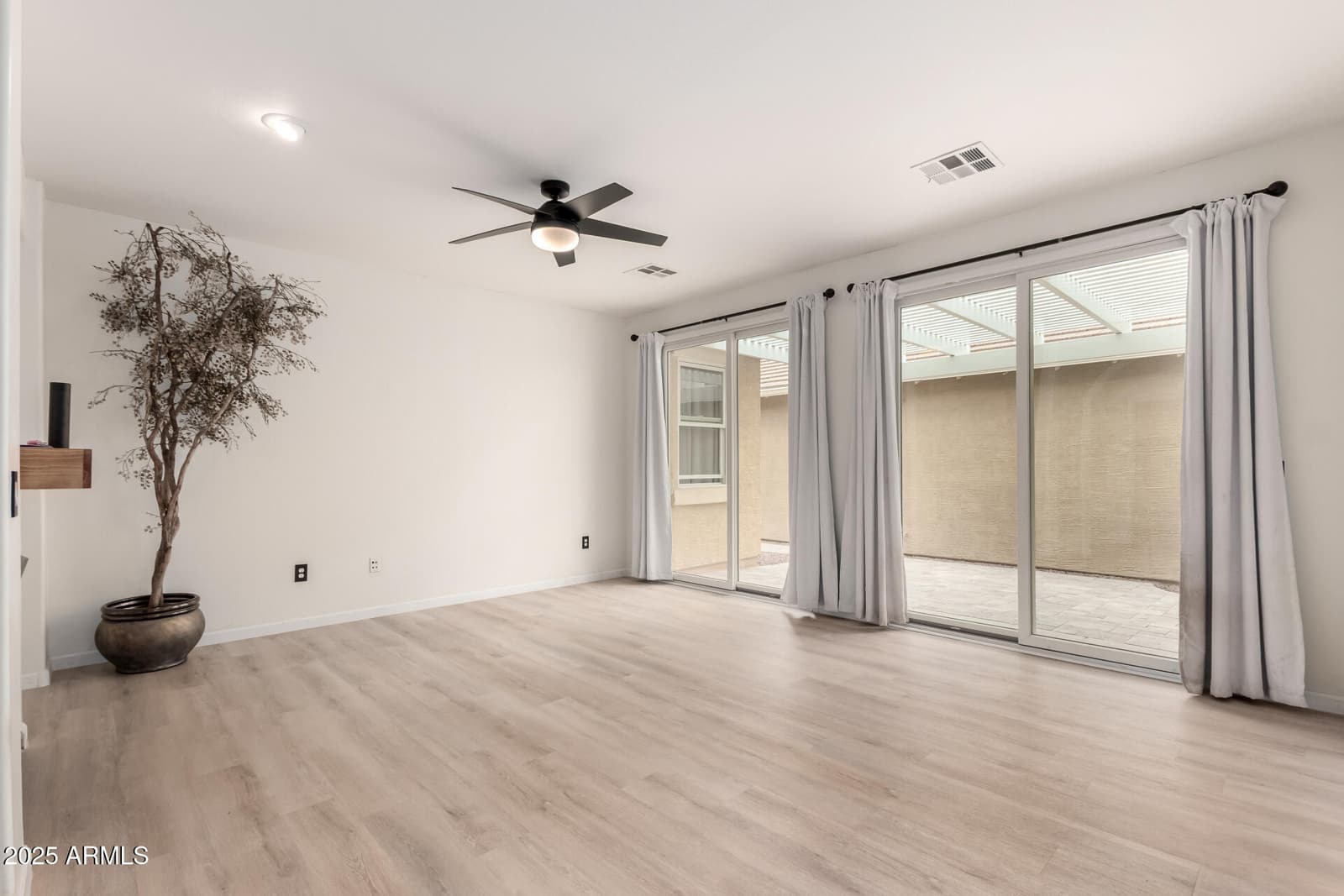 1162 S AGNES Lane, Gilbert, AZ 85296 — photo 5 of 26