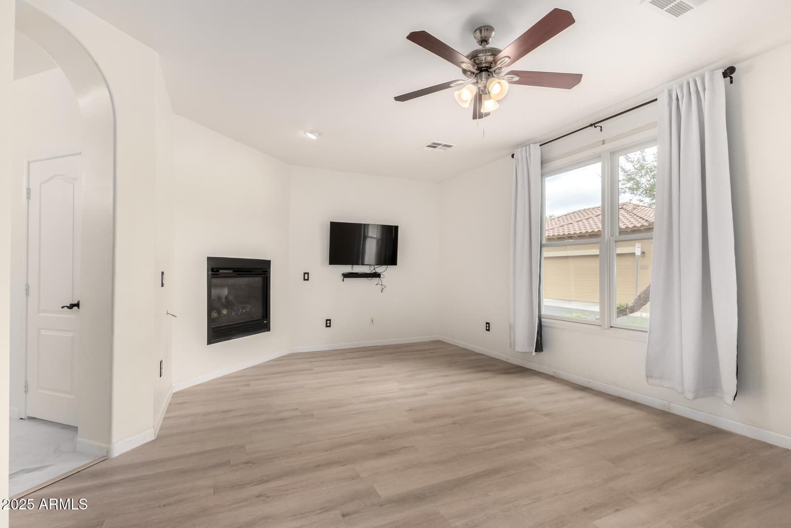 1162 S AGNES Lane, Gilbert, AZ 85296 — photo 9 of 26
