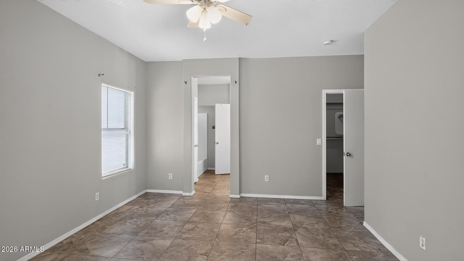 7230 W SHEILA Lane, Phoenix, AZ 85033 — photo 2 of 16
